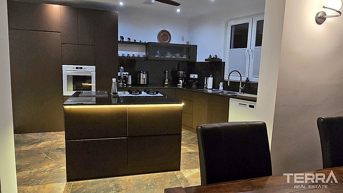 Three Resale Apartments in a Single Complex in a Tranquil Area of Oba - 109009