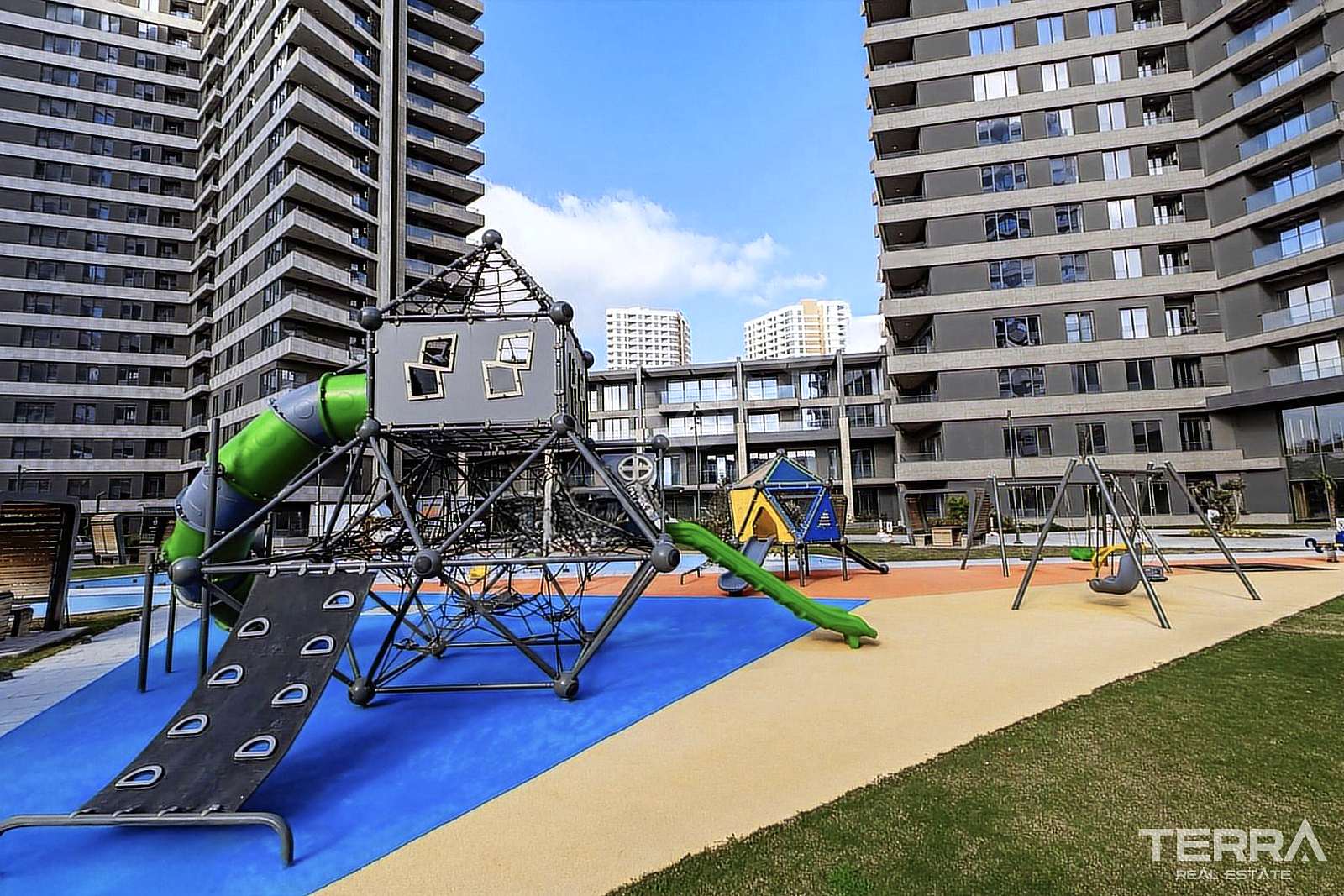 Centrally Located Apartments in Konak, Izmir, Turkey - 106368