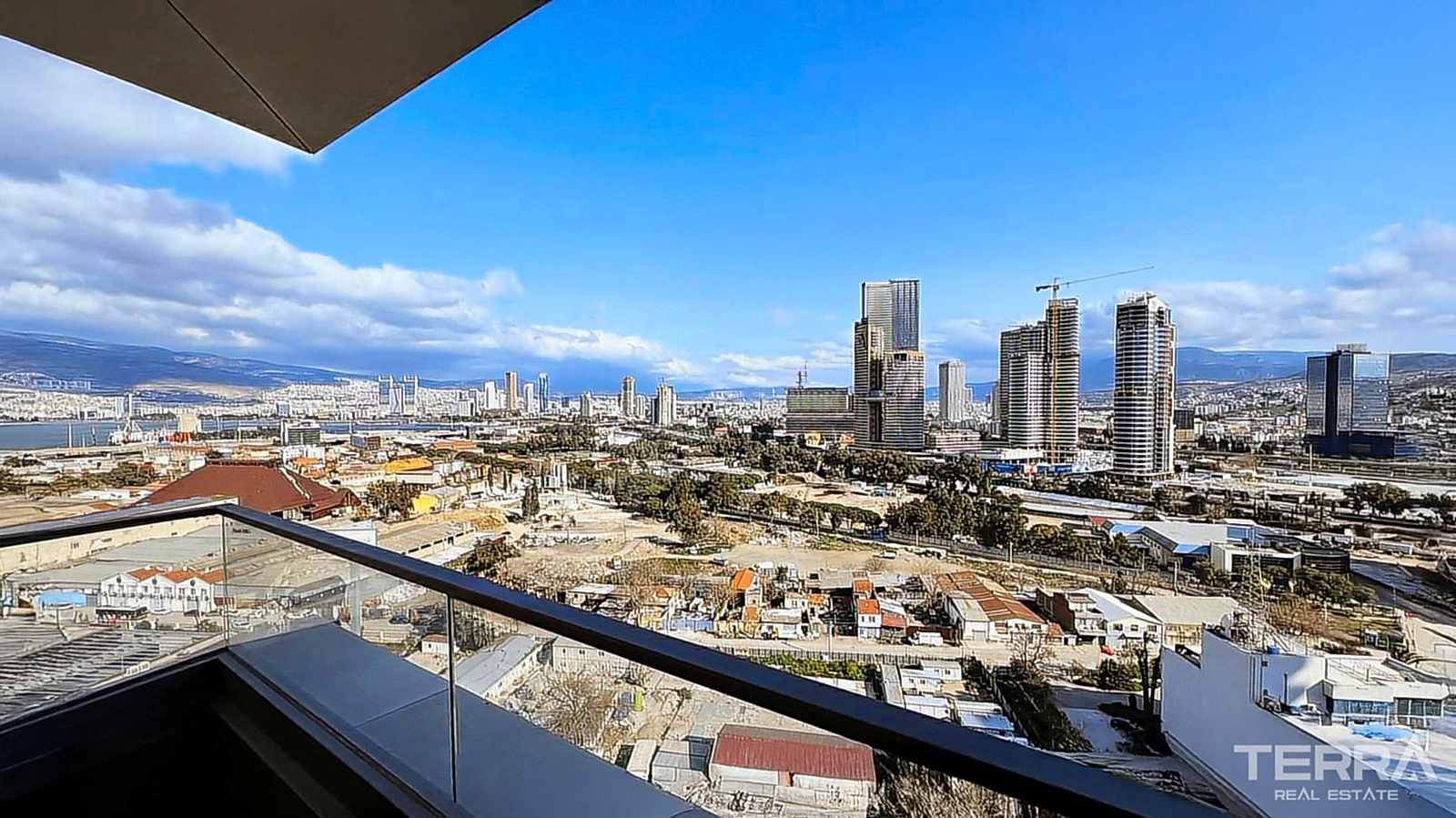 Centrally Located Apartments in Konak, Izmir, Turkey - 106388