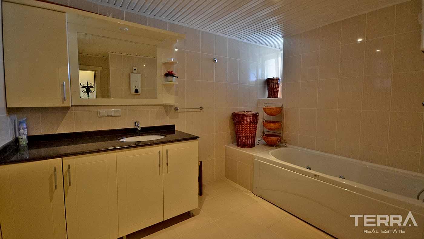 Apartment for Sale in Oba Crown Resort 1, Alanya, Turkey - 109595