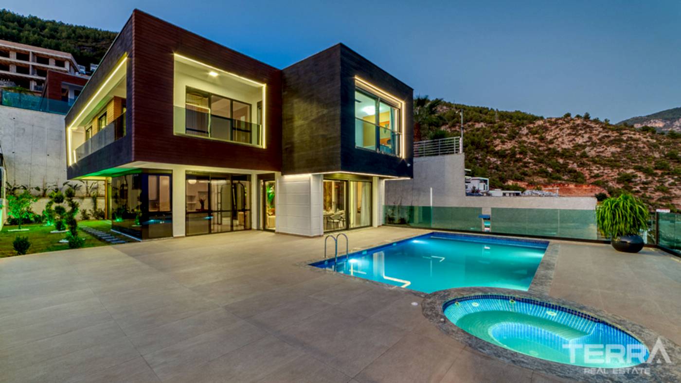 Sea View Villa for Sale in Tepe, Alanya, Turkey - 112965