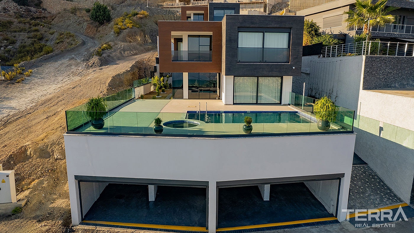 Sea View Villa for Sale in Tepe, Alanya, Turkey - 112971