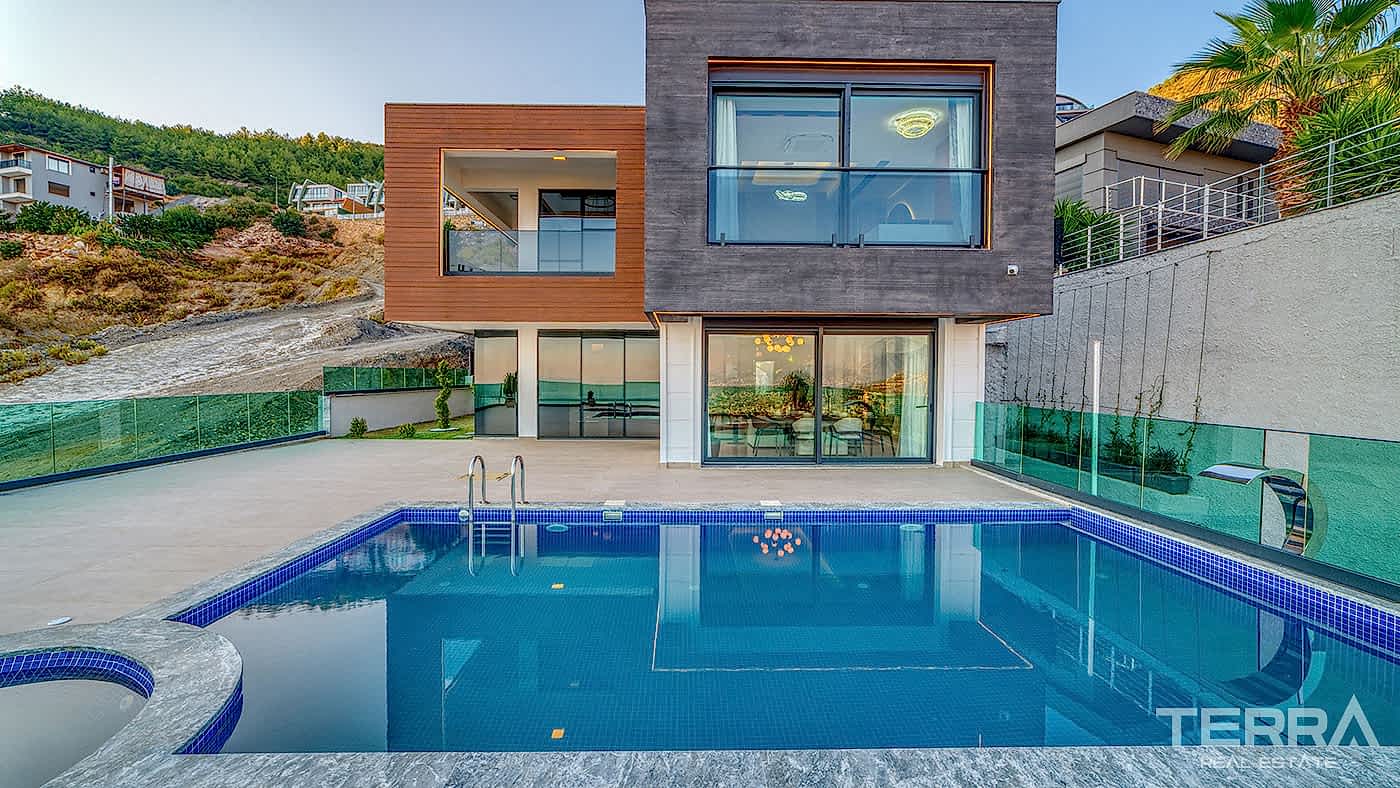 Sea View Villa for Sale in Tepe, Alanya, Turkey - 112973