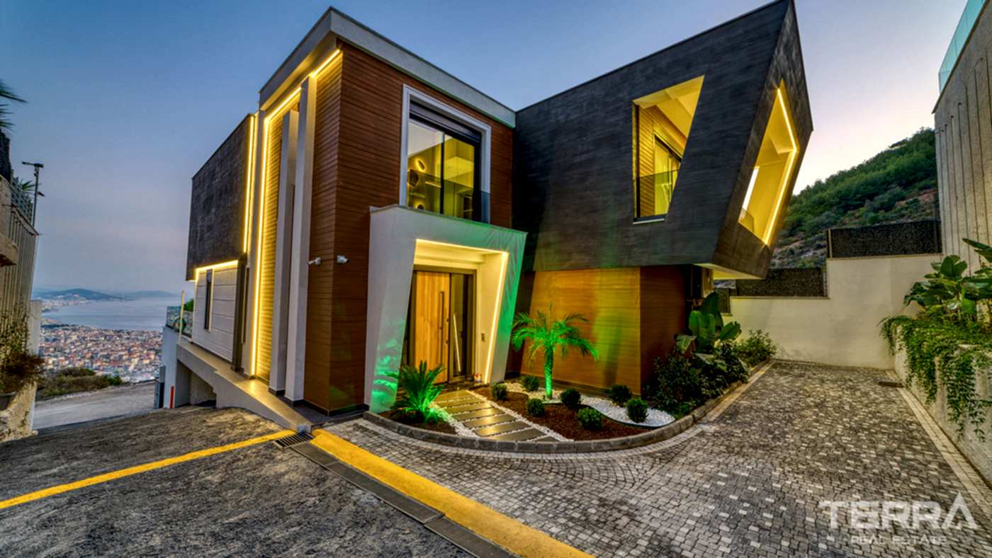 Sea View Villa for Sale in Tepe, Alanya, Turkey - 112981